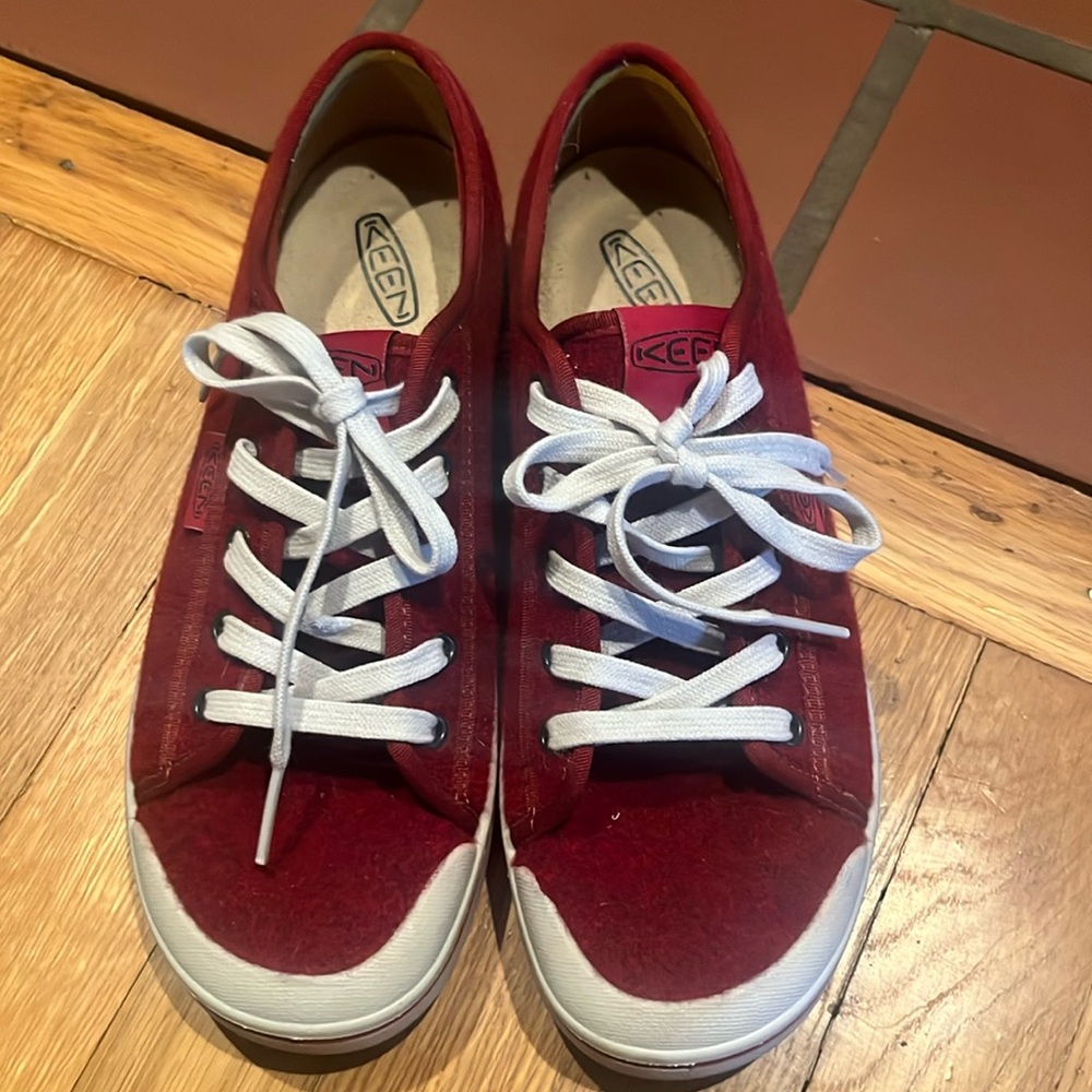 Women’s keens size 9
